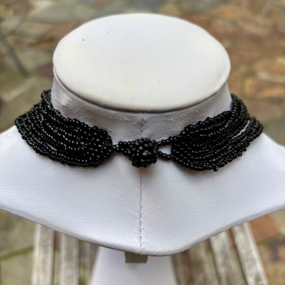 Black beaded cluster necklace - Picture 3 of 6